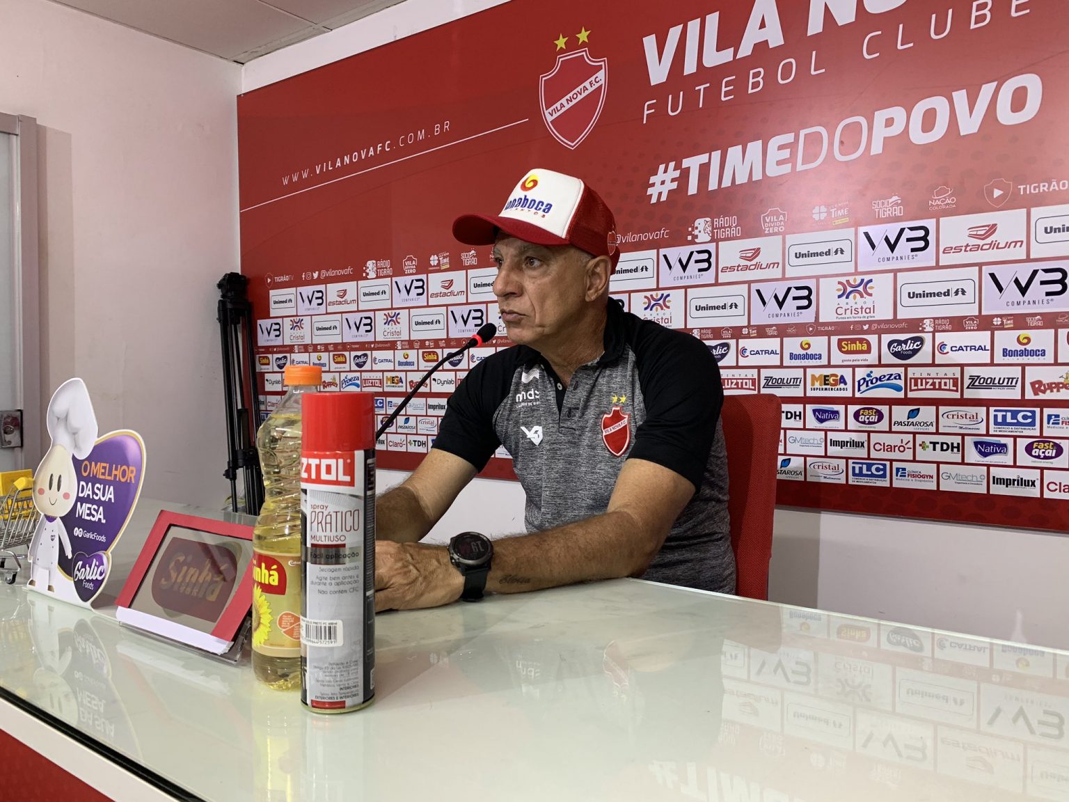 Vila Nova renova com t&eacute;cnico M&aacute;rcio Fernandes