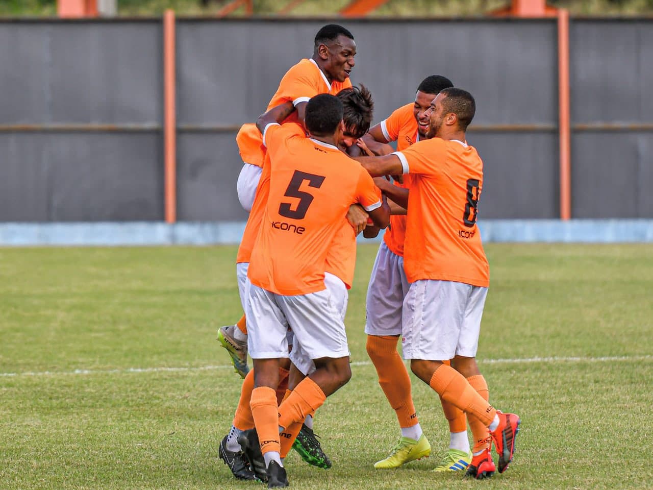 Nova Iguaçu vence América e se mantém na liderança do Carioca