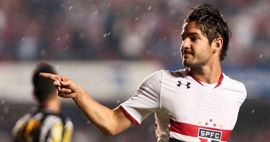 Pato e ex-Botafogo aparecem em lista de craques sem clubes