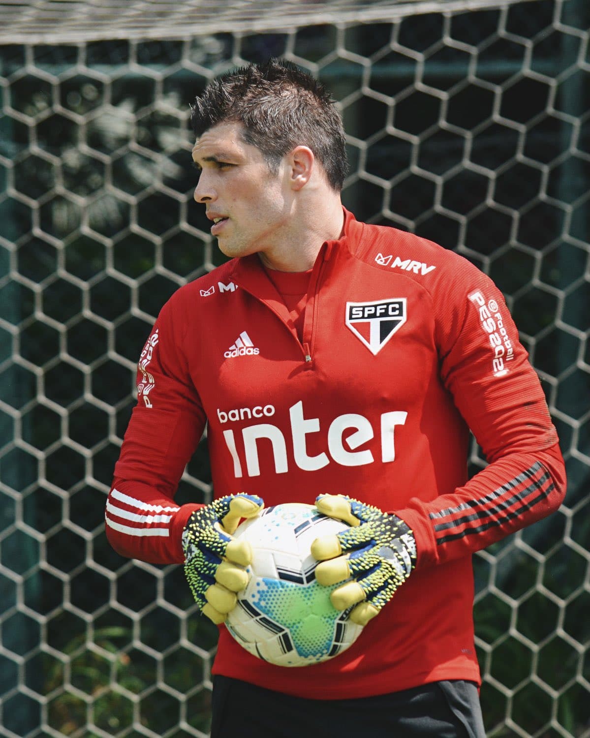 S&atilde;o Paulo: Tiago Volpi volta aos treinos e Brenner se despede