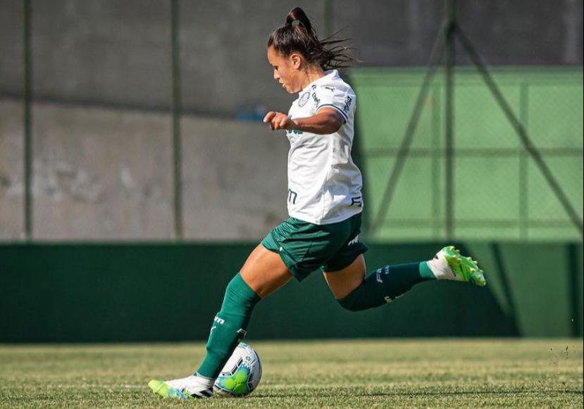 Camilinha tem contrato renovado e vestir&aacute; as cores do Palmeiras por mais uma temporada