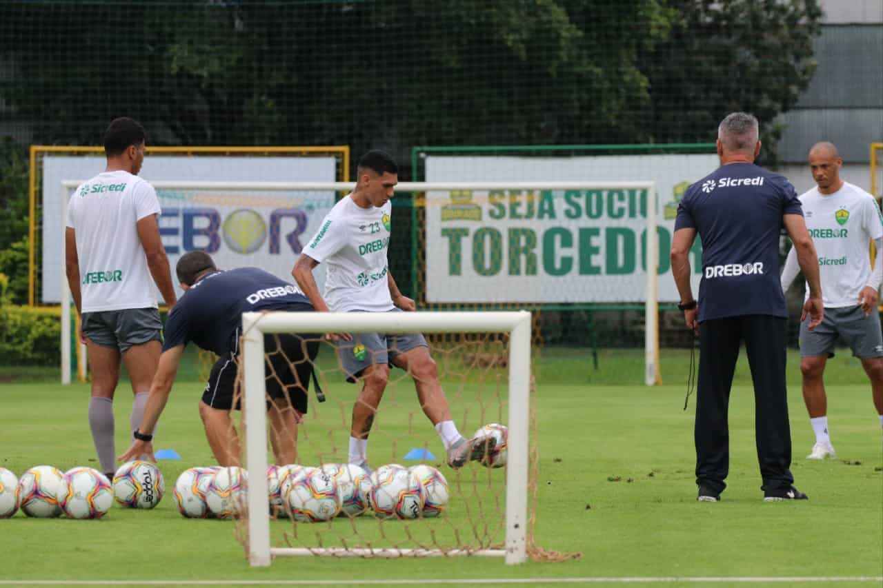 Cuiab&aacute; de luto e em negocia&ccedil;&otilde;es para temporada 2021