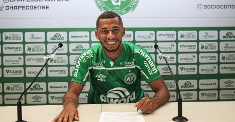 Fabinho, novo refor&ccedil;o da Chapecoense, estreia com gol no Catarinense