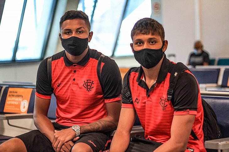 Vitória integra garotada ao elenco principal para próxima temporada