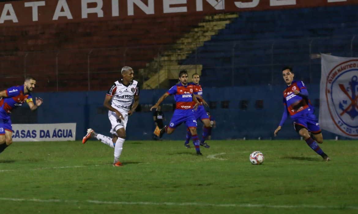 Catarinense tem jogos adiados por causa da Covid-19