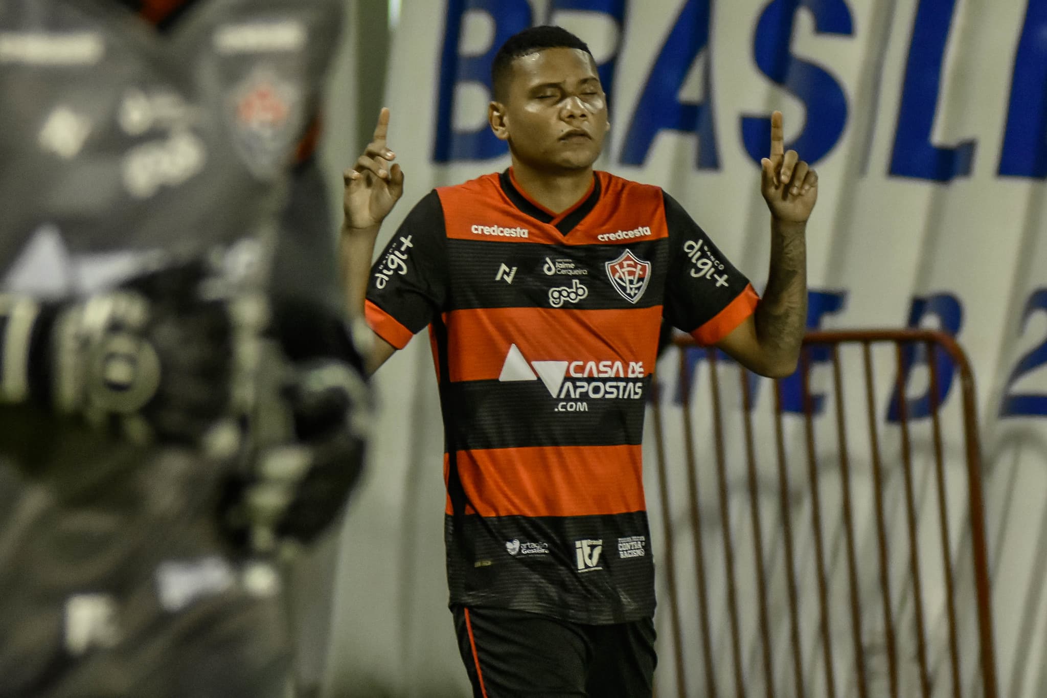 Vit&oacute;ria ganha amplia&ccedil;&atilde;o de prazo por resposta sobre Guilherme Rend ao solicitar ao Jacuipense detalhes da proposta do Bahia