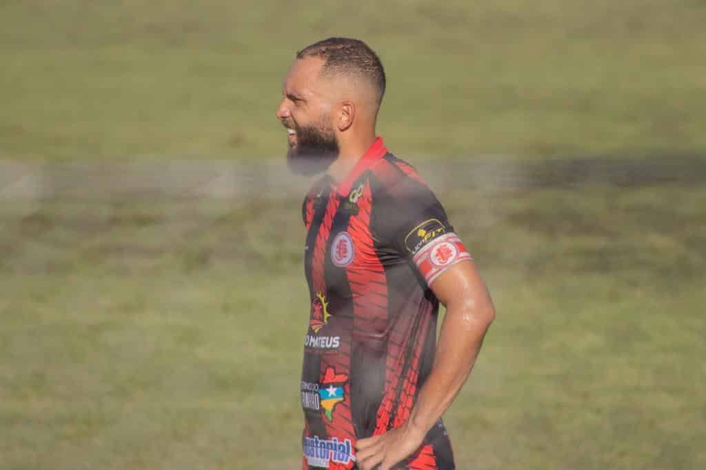 Bet&atilde;o volta ao Altos, do Piau&iacute;, depois da passagem pelo Juventude Samas, o zagueiro contou que quis volta a atuar pela equipe. Foto destaque: Divulga&ccedil;&atilde;o/ Altos-PI
