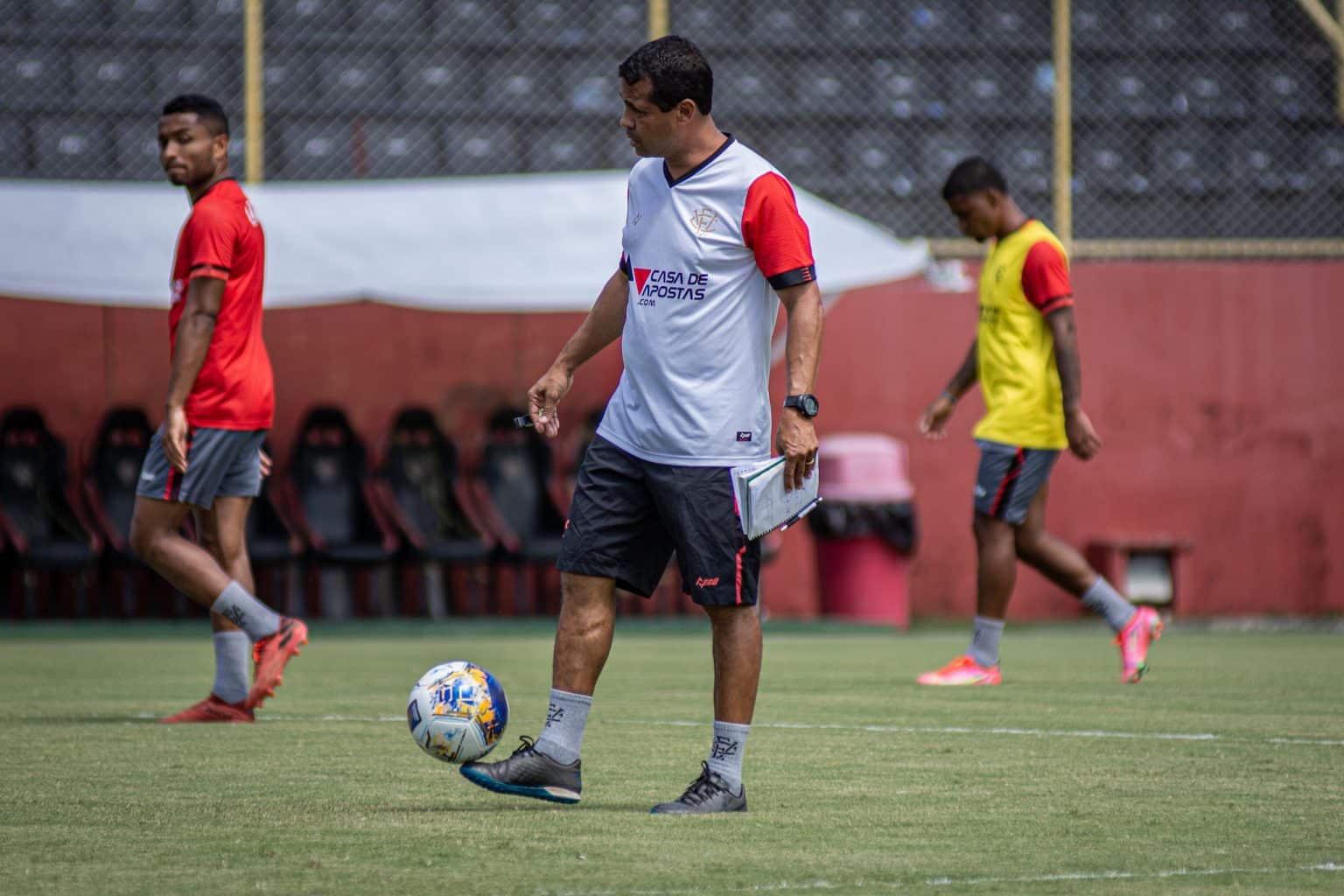 Vit&oacute;ria encerra prepara&ccedil;&atilde;o para encarar o Confian&ccedil;a sem Guilherme Rend e Vico