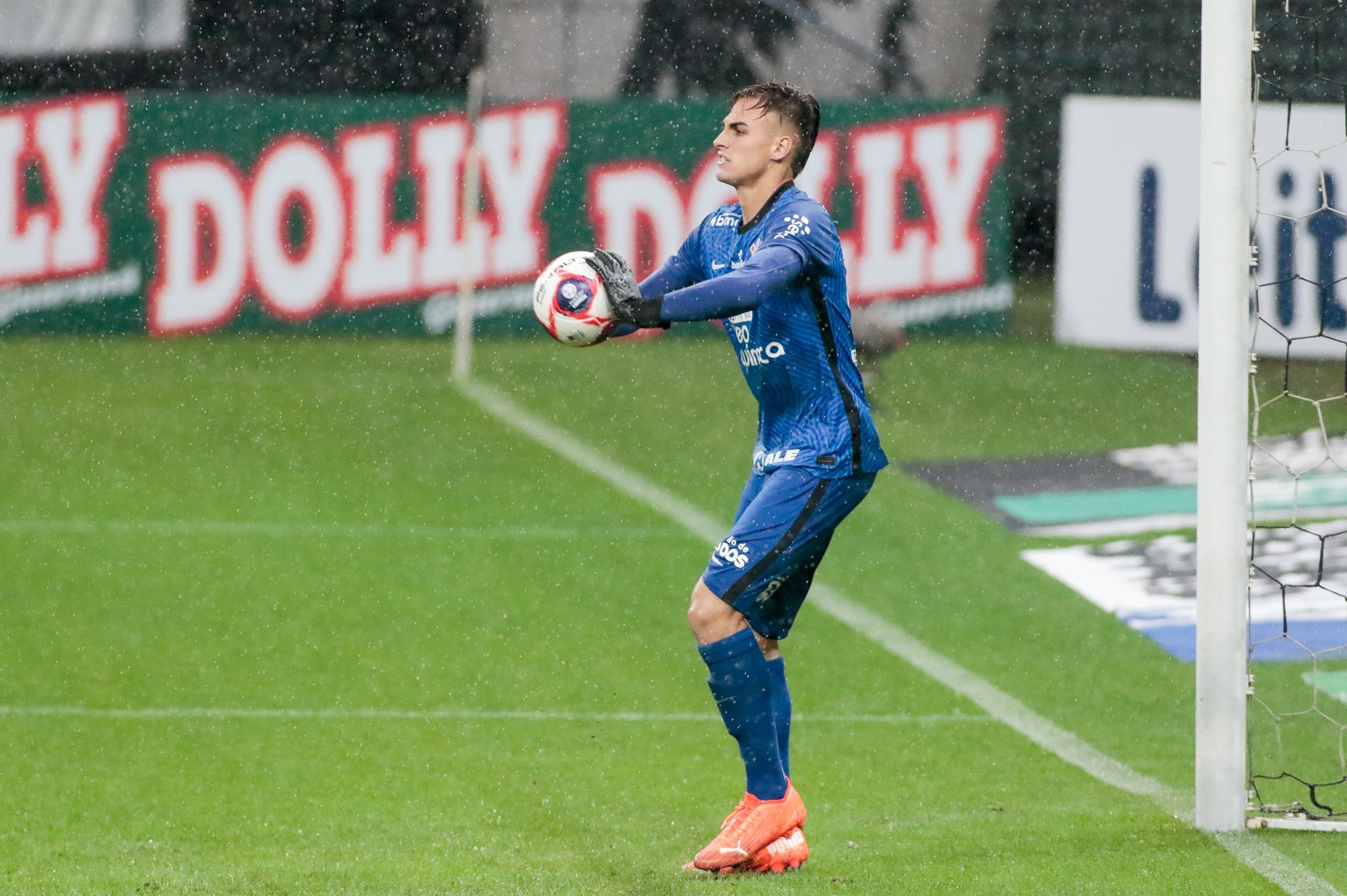 Matheus Donelli se emociona em estreia pelo Corinthians: &ldquo;Um sonho&rdquo;