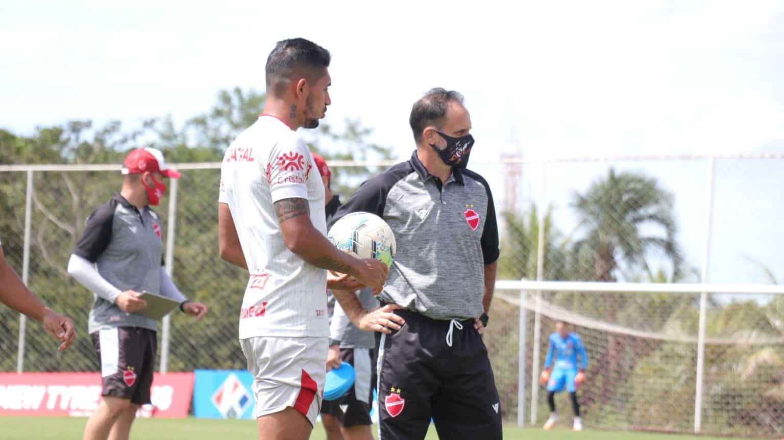 Pedro Júnior exalta boa fase no Vila Nova e mira Copa do Brasil: “não tem jogo fácil”