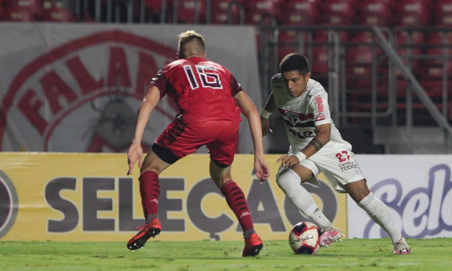 Galeano deve receber mais chances com Crespo