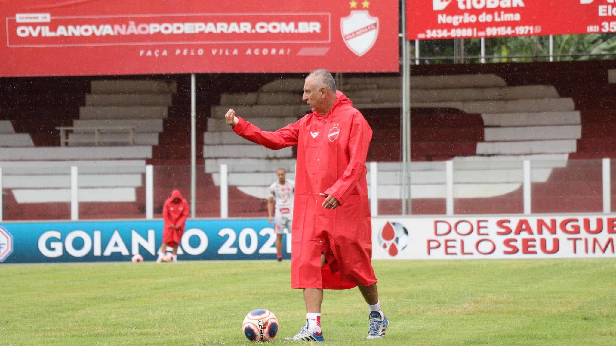 Vila Nova demite técnico Márcio Fernandes