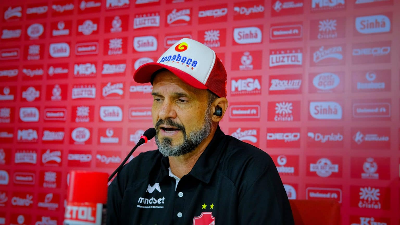 Em sua estreia, Wagner Lopes comenta goleada do Vila Nova: “Gosto de jogar ofensivamente”