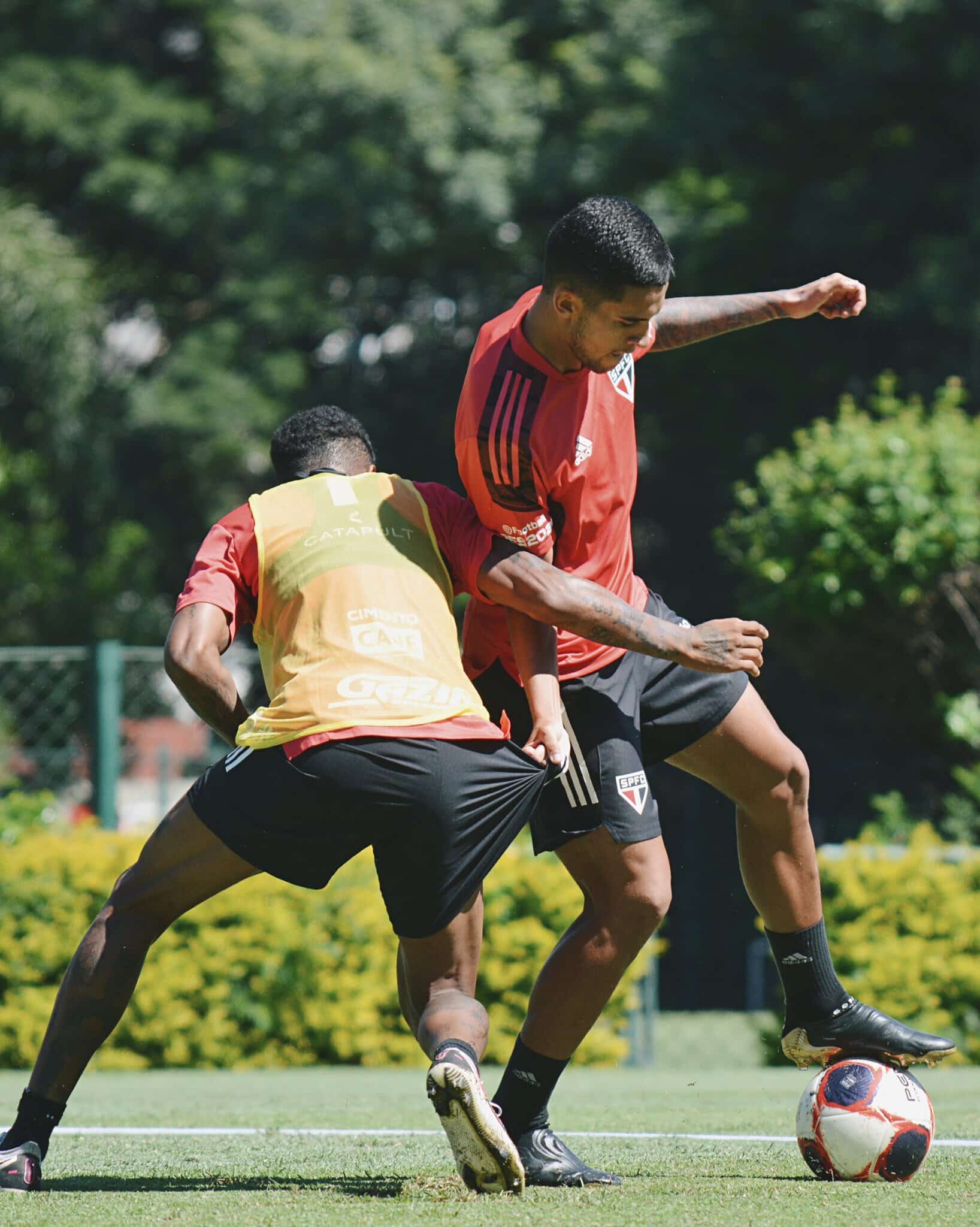 Nestor troca de agente e aproxima renova&ccedil;&atilde;o com S&atilde;o Paulo