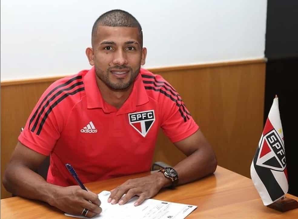S&atilde;o Paulo renova contrato de Joao Rojas