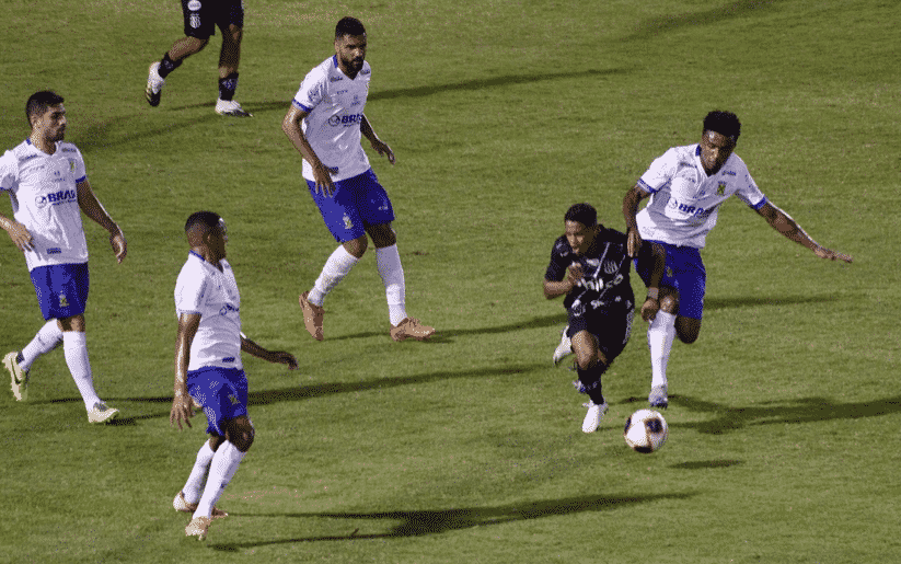 O que acontece? Ponte Preta sofre derrota dentro de casa