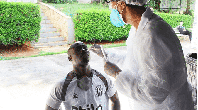 Covid-19 na Ponte Preta: Sinais de que o futebol deve parar?