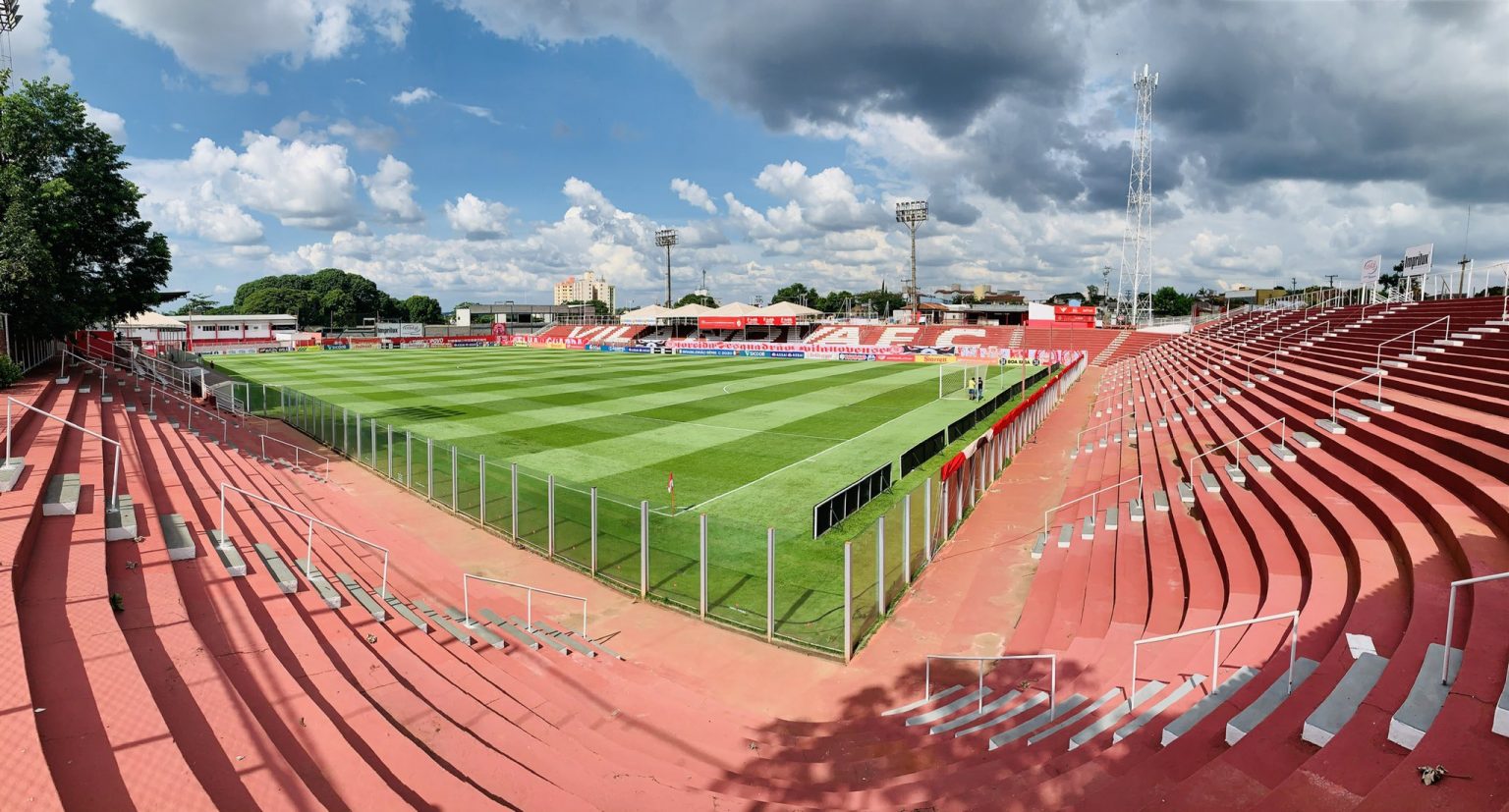 Campeonato Goiano: FGF reduz n&uacute;mero de dirigentes nos est&aacute;dios