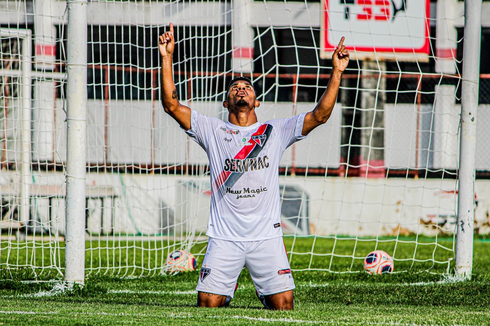 Adilson Bahia celebra início artilheiro pelo Ferroviário
