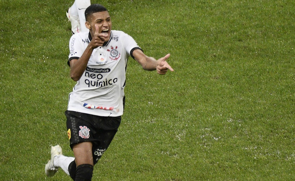 Rodrigo Varanda comemora gol pelo Corinthians: &ldquo;N&atilde;o tenho como mostrar a alegria&rdquo;