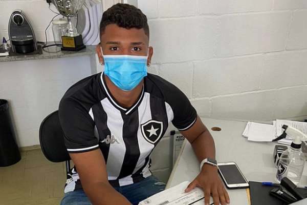 Botafogo contrata destaque do Vila Nova para sub-20