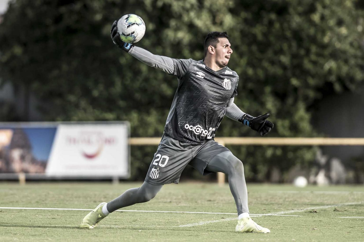 Jo&atilde;o Paulo admite dificuldade bola a&eacute;rea e afirma: &ldquo;A gente vem treinando bastante no dia a dia para estar sempre melhorando e evoluindo&rdquo;