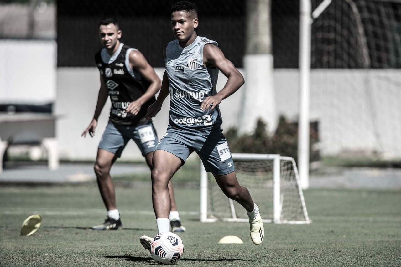 &Acirc;ngelo revela conselhos de Ariel Holan e brinca: &ldquo;Vou ficar mais folgado ainda no vesti&aacute;rio por conta do gol&rdquo;