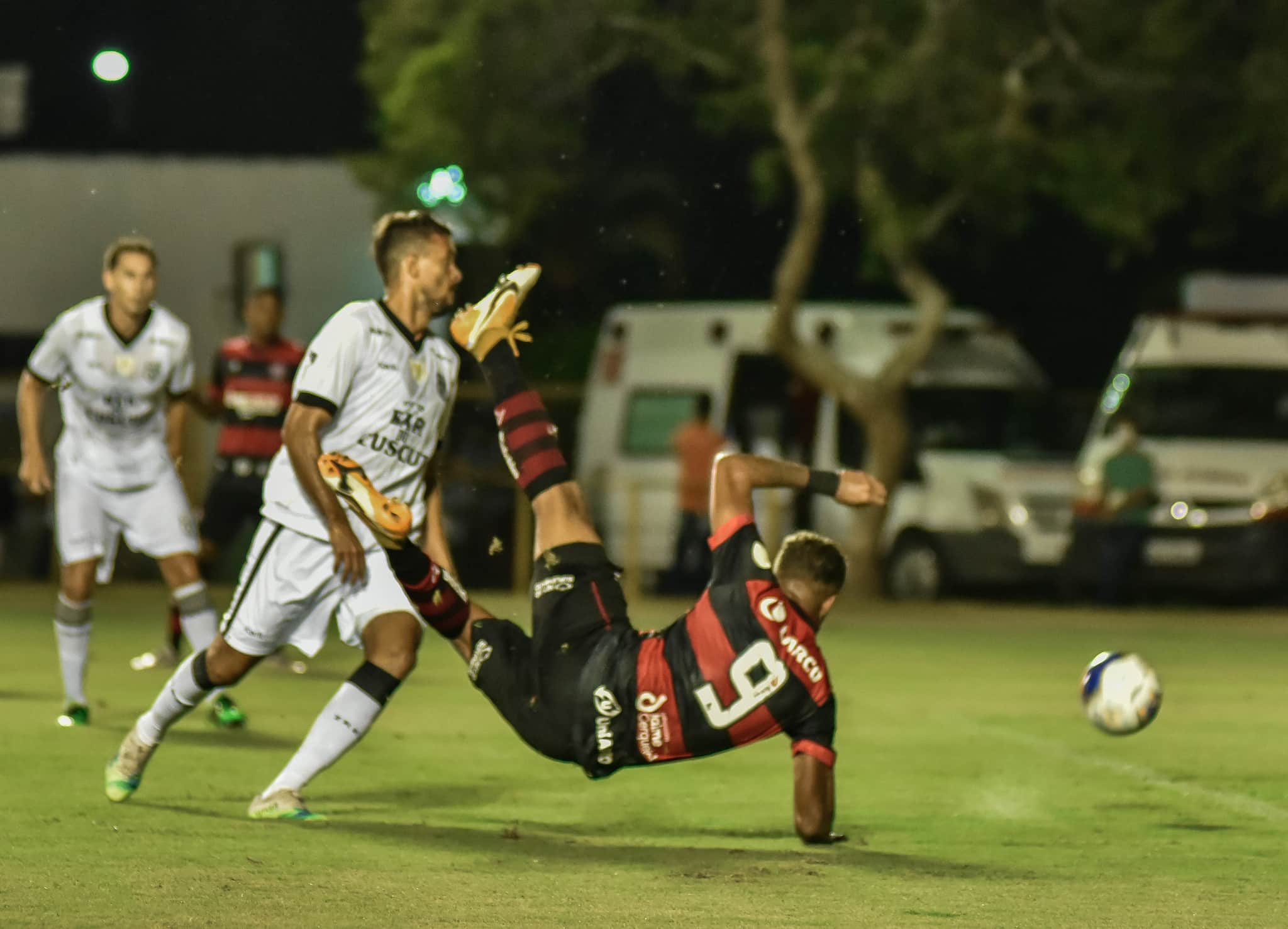 Samuel, artilheiro do Vit&oacute;ria na temporada, celebra bom in&iacute;cio de temporada: &ldquo;&Eacute; manter e evoluir cada vez mais&rdquo;