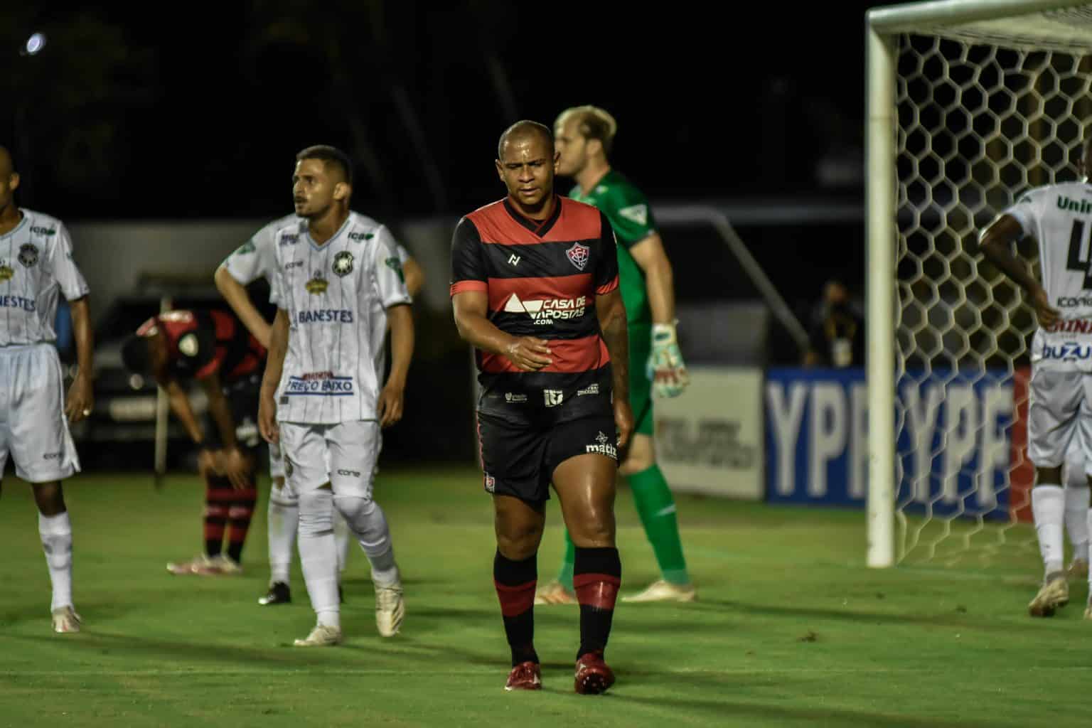 Vitória comunica encerramento de vínculo contratual com o atacante Walter