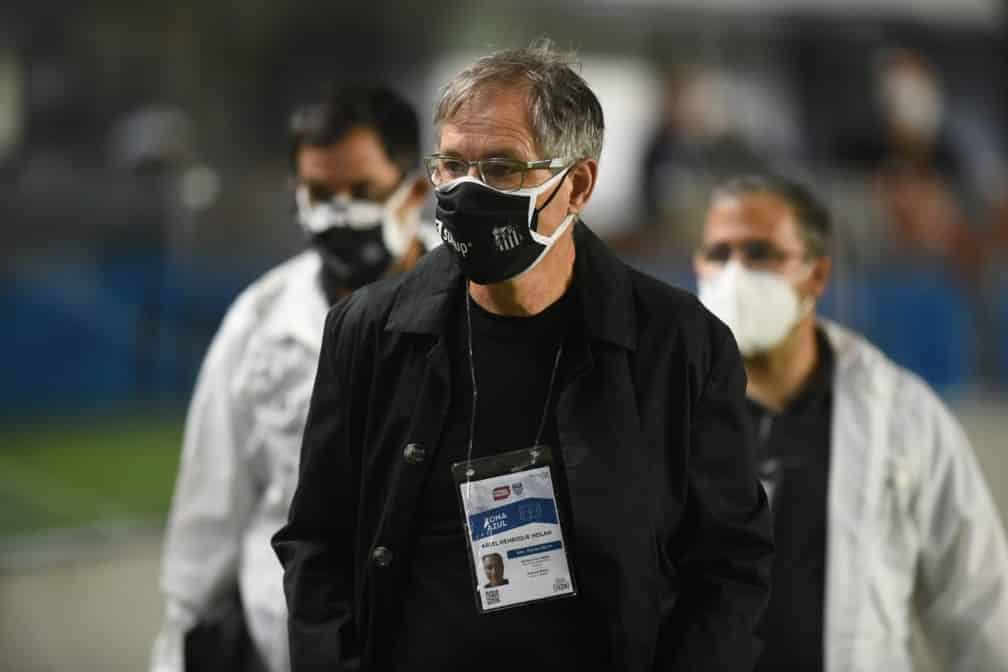 Ariel Holan elogia Barcelona e demonstra confiança no Santos: “Eu tenho muita confiança de que vamos fazer um grande jogo”