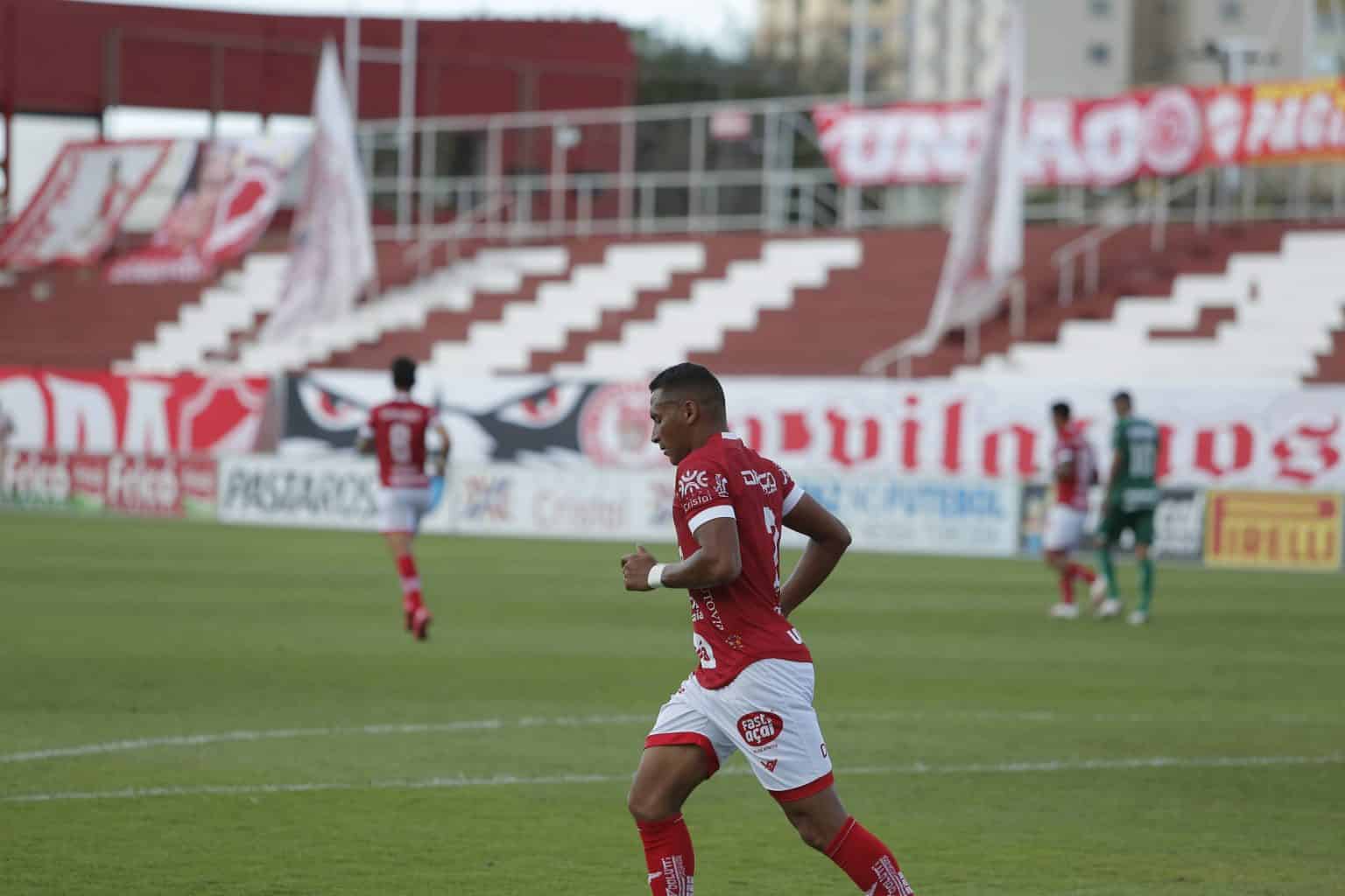 Pedro Bambu revela lema do t&eacute;cnico do Vila Nova: &ldquo;ousadia com responsabilidade&rdquo;