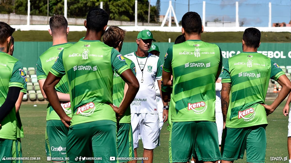 Ap&oacute;s trope&ccedil;os, Am&eacute;rica-MG arrisca n&atilde;o se classificar no Mineiro; Lisca assume momento dif&iacute;cil