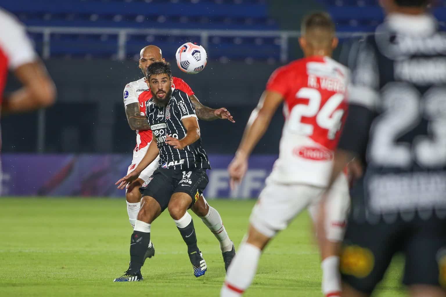Mancini destaca for&ccedil;a do River Plate-PAR contra o Corinthians: &ldquo;Enfrentamos uma equipe bem postada, usou muito o corpo a corpo&rdquo;