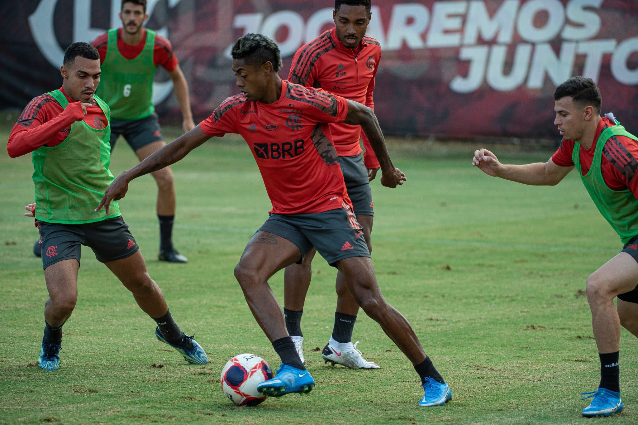 Pensando na Libertadores, Flamengo joga com titulares contra o Vasco e reservas contra a Portuguesa-RJ