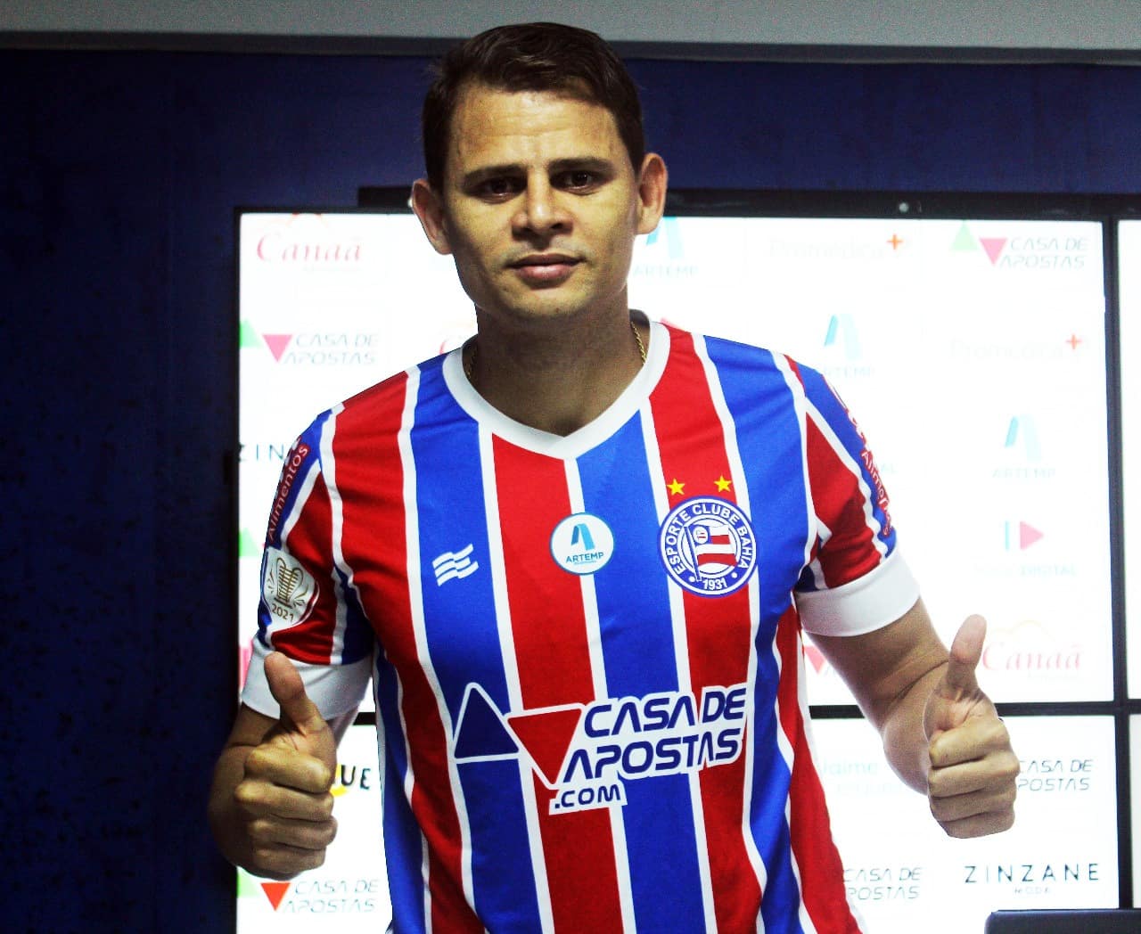 Jonas &eacute; apresentado no Bahia e se diz pronto para jogar