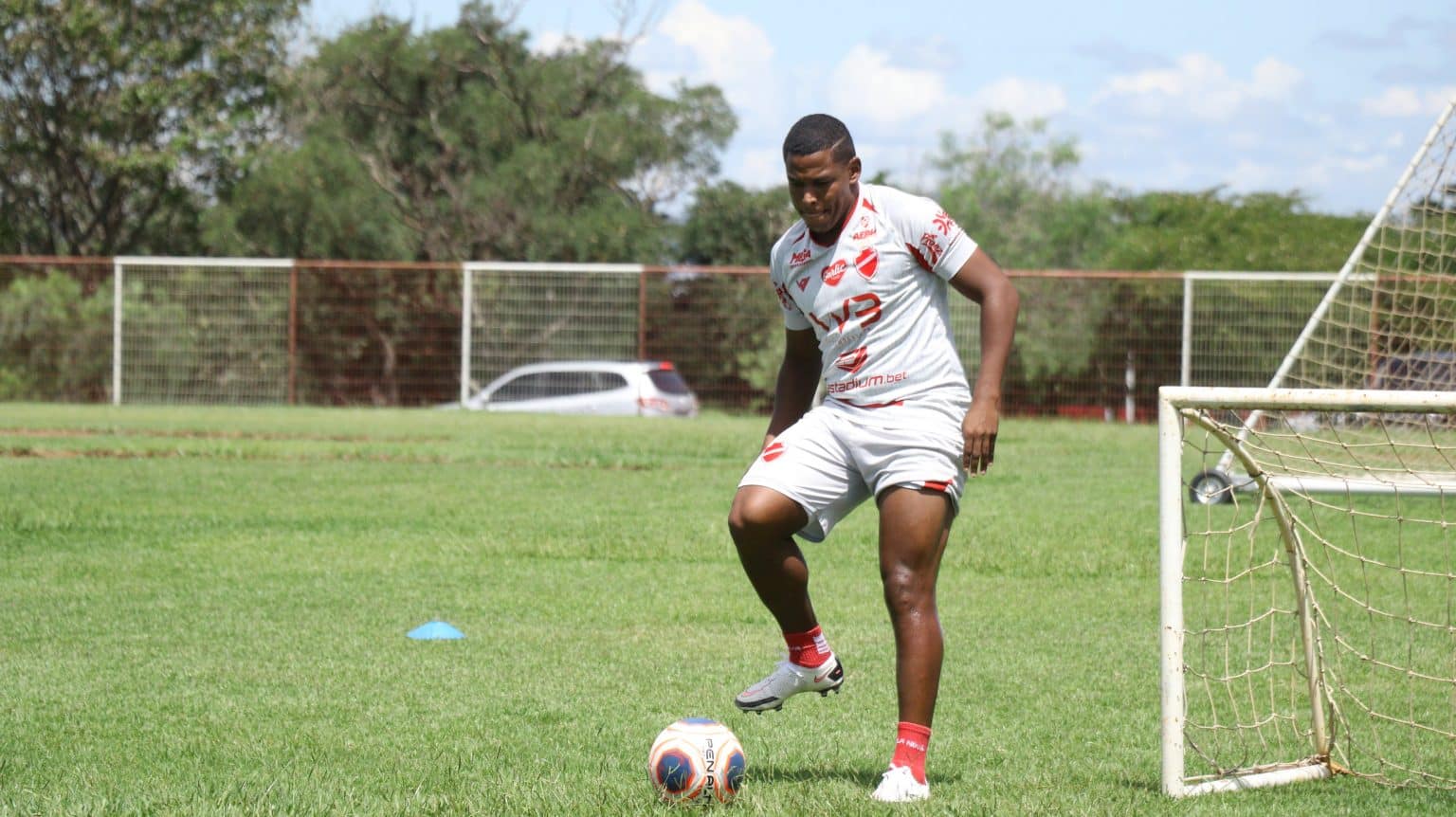 Alan Mineiro &eacute; suspenso, paga multa e desfalca Vila Nova