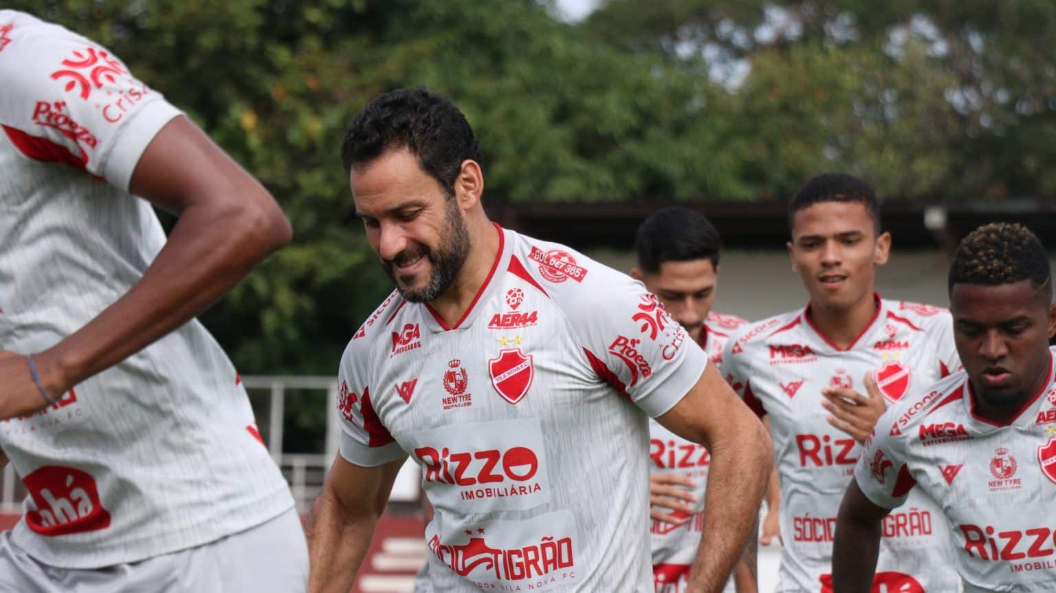 Vila Nova prorroga contrato com Frontini