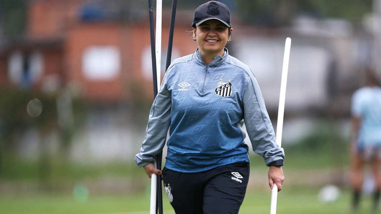 Santos anuncia nova treinadora para a base das Sereias da Vila