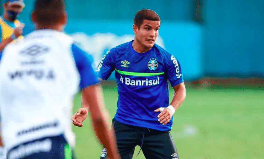 Mais um chegando? Felipe est&aacute; liberado para defender a Ponte Preta