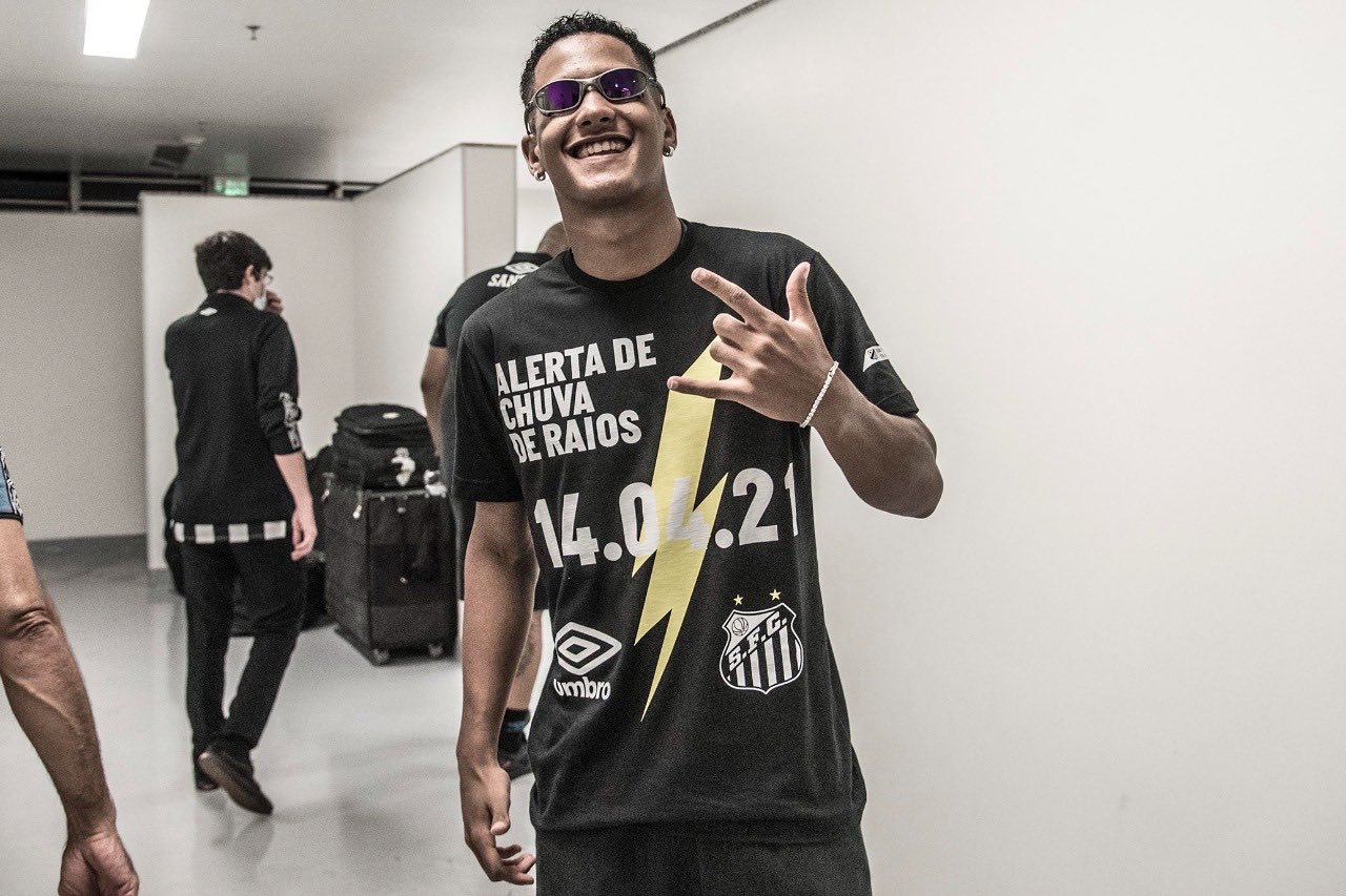 Camisa comemorativa do Santos não será comercializada oficialmente