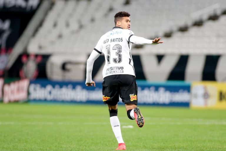 Léo Santos celebra seu retorno aos gramados pelo Corinthians: “Feliz de retornar, agora espero contribuir para o grupo”