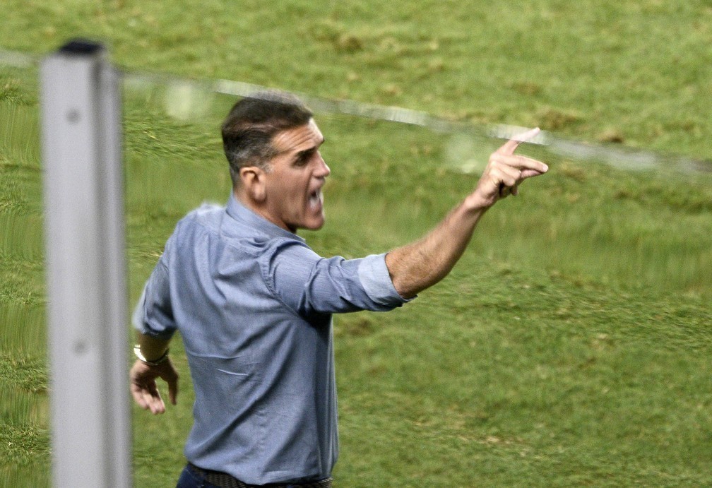 Mancini comemora vit&oacute;ria contra o Santos e pede foco na Copa Sul-Americana:  &ldquo;Amanh&atilde; j&aacute; seremos cobrados por performance, por vit&oacute;rias e &eacute; dessa forma&rdquo;