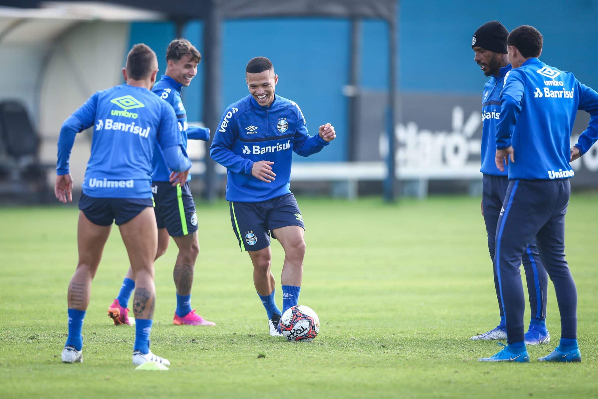 Gr&ecirc;mio pronto para cl&aacute;ssico Gre-Nal