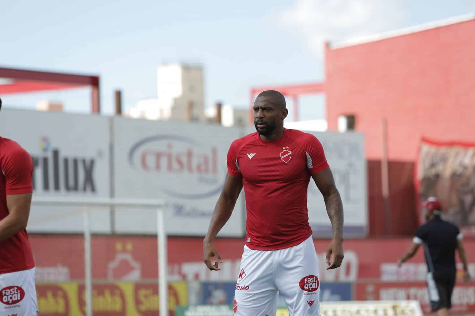 Donato fala de cobran&ccedil;a no Vila Nova e pede concentra&ccedil;&atilde;o