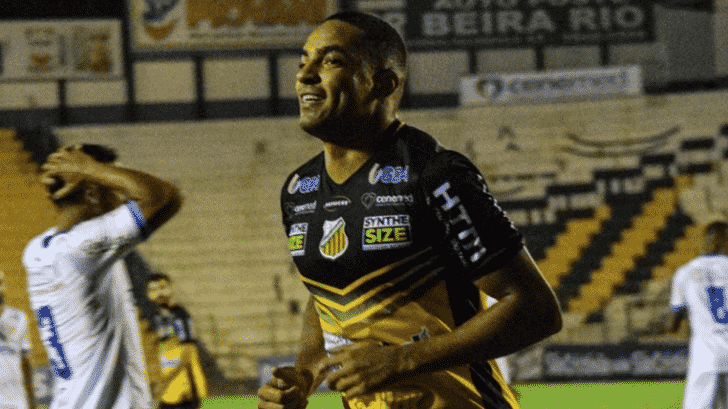 Jenison comemora gol. (Divulga&ccedil;&atilde;o/ Guilherme Videira/ Novorizontino)