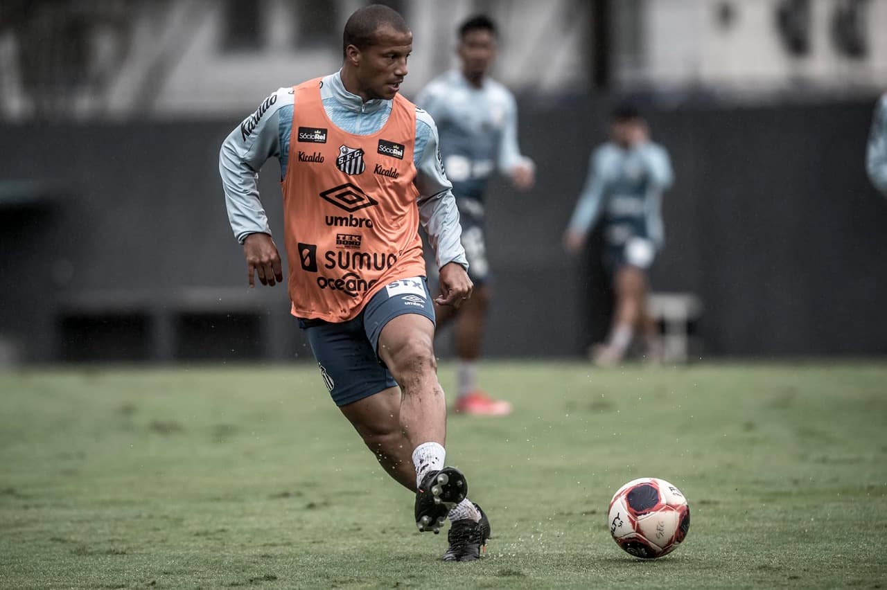 Carlos S&aacute;nchez pode retornar contra o Boca Juniors