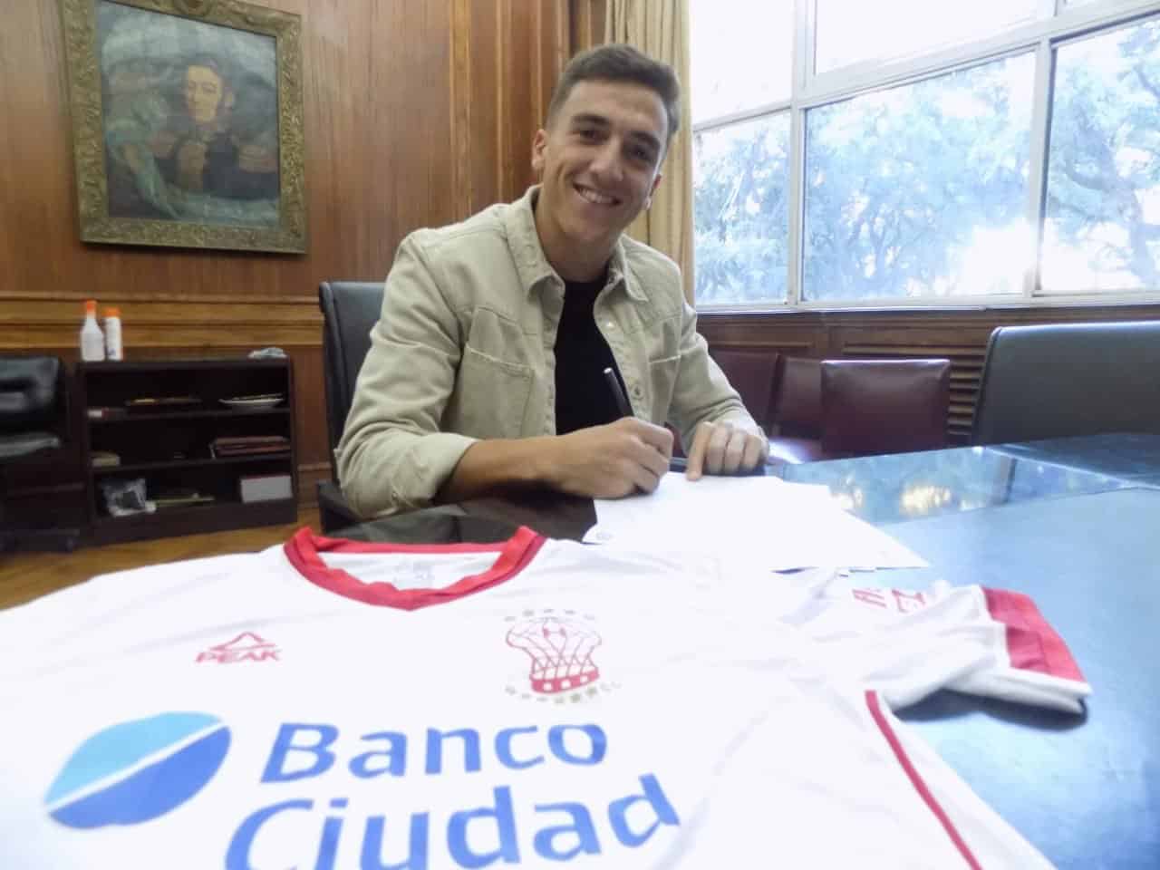 Revela&ccedil;&atilde;o do Hurac&aacute;n, volante Agostino Spina, assina seu primeiro contrato