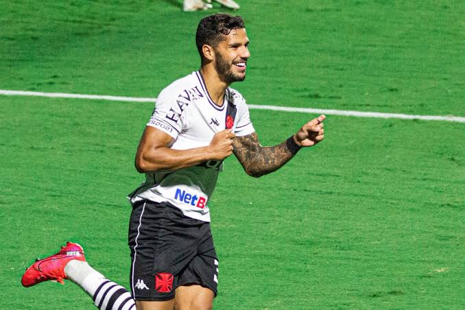Vasco rescinde contrato com lateral Henrique, que está próximo do Lyon