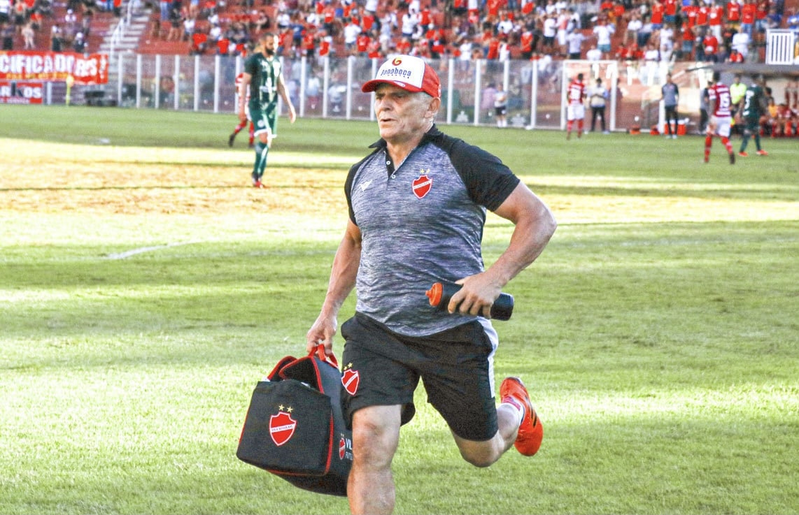 No Dia do Trabalhador, Vila Nova homenageia colaboradores: “Operários da bola”