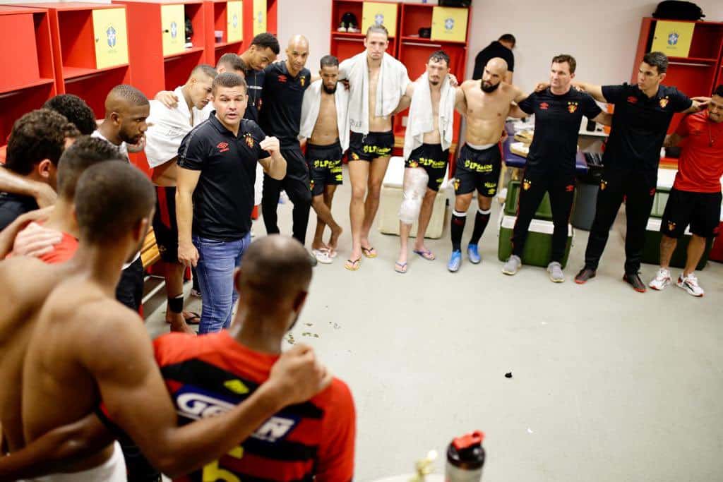 Após vaga na final, Umberto Louzer cobra evolução no Sport